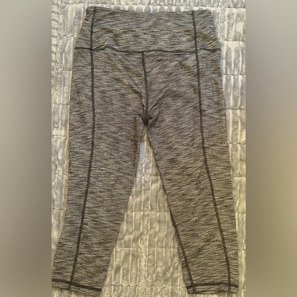 Victoria's Secret Heather Gray Leggings Cropped - Picture 3 of 5